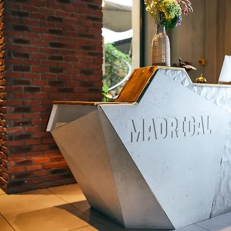 Отель Madrigal 3*