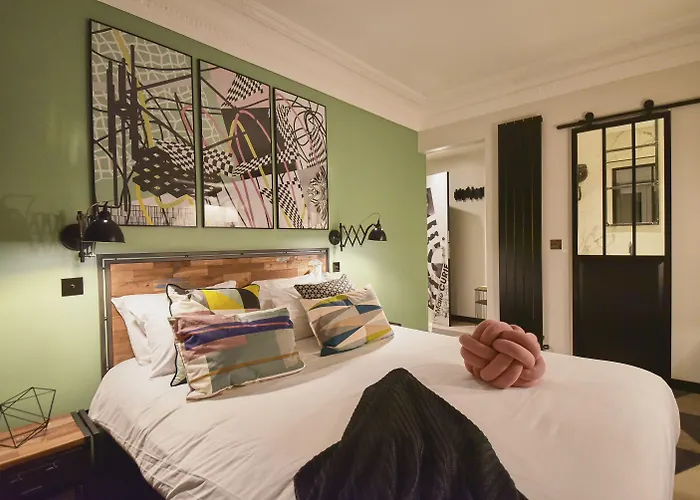 Hotel Madrigal