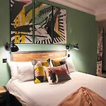 Hotel Madrigal