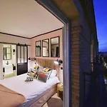 Hotel Madrigal