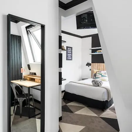 Hotel Madrigal