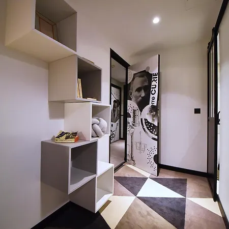 Hotel Madrigal