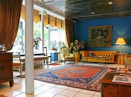 Madrigal Hotel 3*