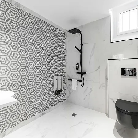 Madrigal Hotel 3*