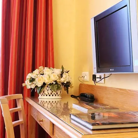 Hotel Madrigal Paris